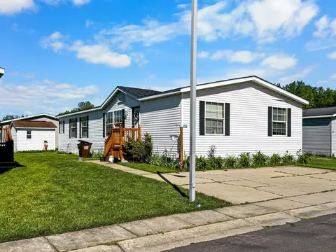 327 White Oak Ln, Augusta, MI 48190