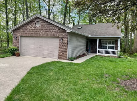39388 Armstrong Ln, Westland, MI 48185