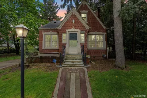 14660 Lydia Ave, Eastpointe, MI 48021