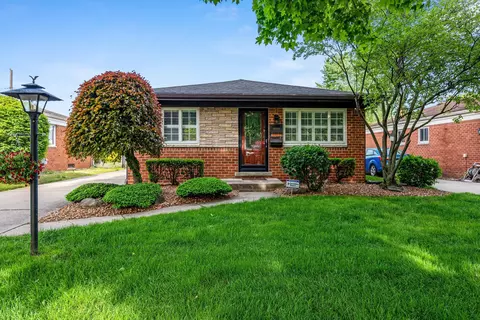 18930 Milburn St, Livonia, MI 48152