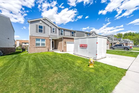 34525 Gresford Dr, Chesterfield, MI 48047