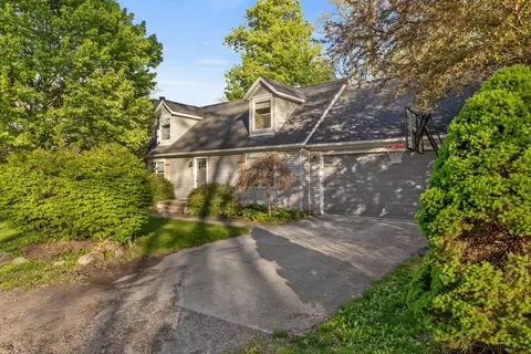 2919 Hampikian Dr, Milford, MI 48380