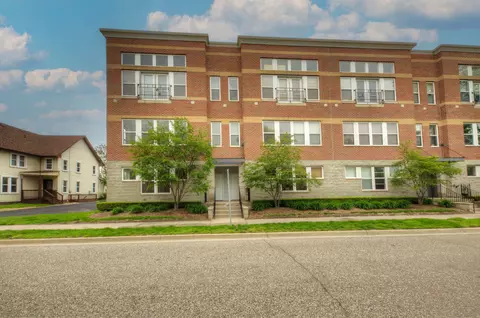 92 Clinton St, Mount Clemens, MI 48043