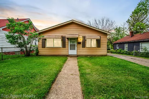 795 Robinwood St, Pontiac, MI 48340