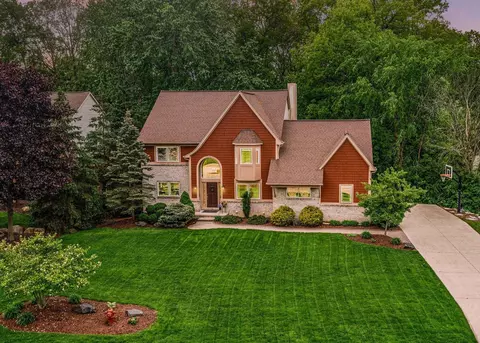 925 Indianpipe Rd, Orion, MI 48360
