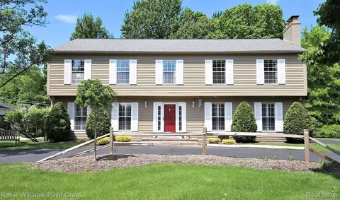 1552 N Fairview Ln, Rochester Hills, MI 48306