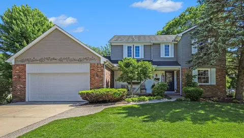 221 Bourbon Crt Ct, Rochester Hills, MI 48307