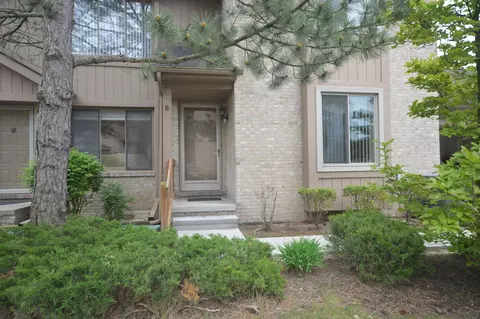 29663 Sierra Pointe Cir, Farmington Hills, MI 48331