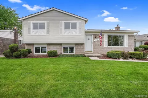 39409 Byers Dr, Sterling Heights, MI 48310