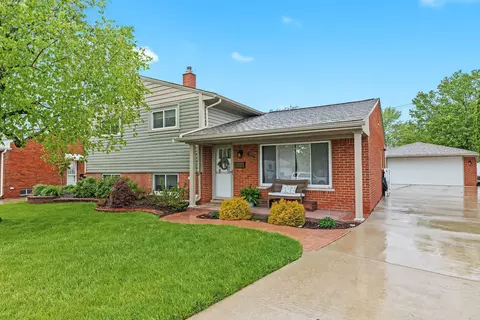 2606 Canterbury St, Trenton, MI 48183