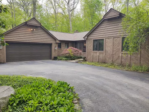 8841 Foster Rd, Springfield, MI 48346