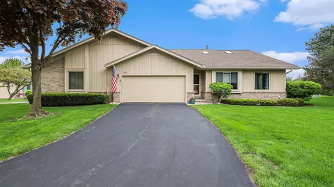 1991 Hunters Ln, Orion, MI 48360