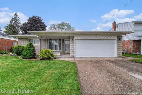 3839 Pall Dr, Warren, MI 48092