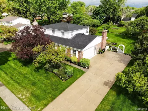 3929 Boulder Dr, Troy, MI 48084