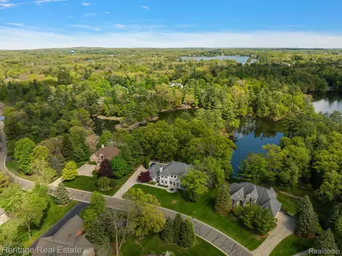 1585 Deer Path Trl, Oxford, MI 48371
