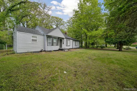 26046 Carlysle St, Inkster, MI 48141