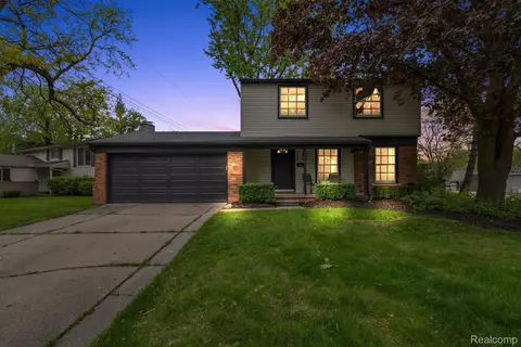 1000 Canterbury St, Northville, MI 48167