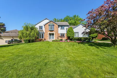 349 Shellbourne Dr, Rochester Hills, MI 48309