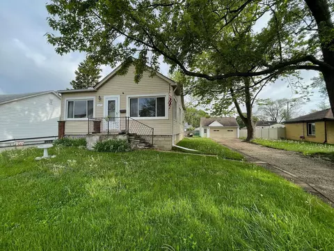 18471 Meier St, Roseville, MI 48066