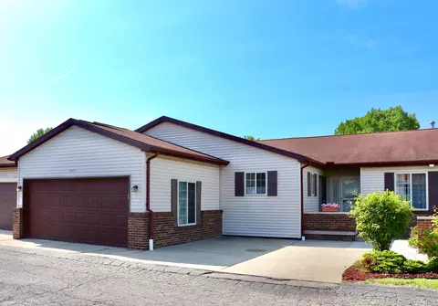 5071 Sandalwood Dr, Grand Blanc, MI 48439