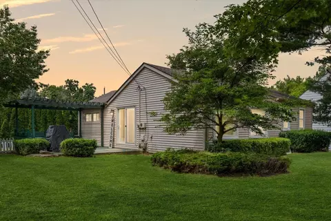 3246 Greenwood Dr, Rochester Hills, MI 48309