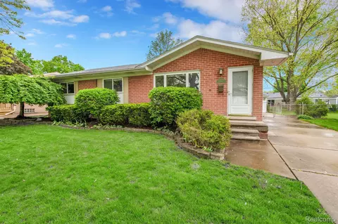 31628 Saint Martins St, Livonia, MI 48152