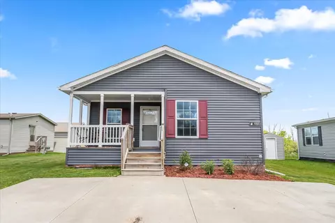 9705 Townsquare Blvd, Fenton, MI 48430