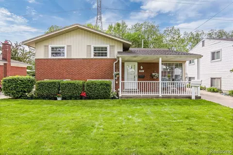 9742 Mueller St, Taylor, MI 48180