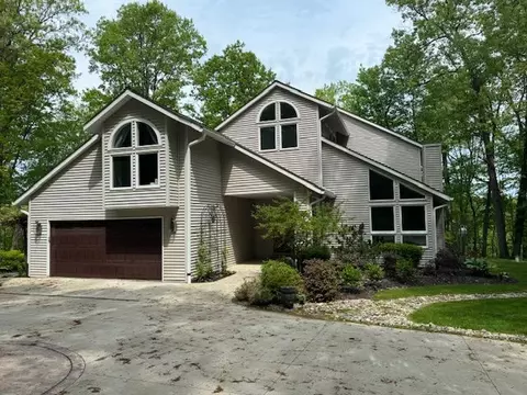 5234 King Rd, Howell, MI 48843
