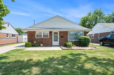 18565 Marsha St, Riverview, MI 48193