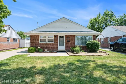 18565 Marsha St, Riverview, MI 48193