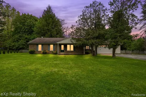 8446 Allen Rd, Clarkston, MI 48348