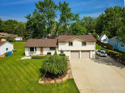 890 Sherbrooke St, Commerce, MI 48382