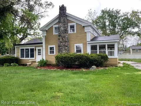 5385 Carroll Lake Rd, Commerce Twp, MI 48382