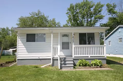 2712 Mott Ave, Waterford, MI 48328