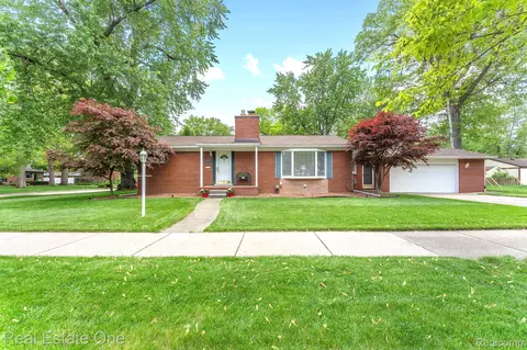 33599 Cindy St, Livonia, MI 48150