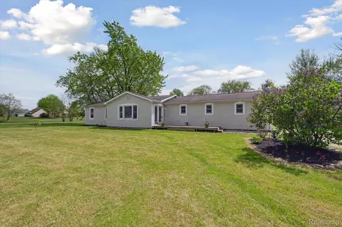 3415 W Ray Rd, Fenton, MI 48430