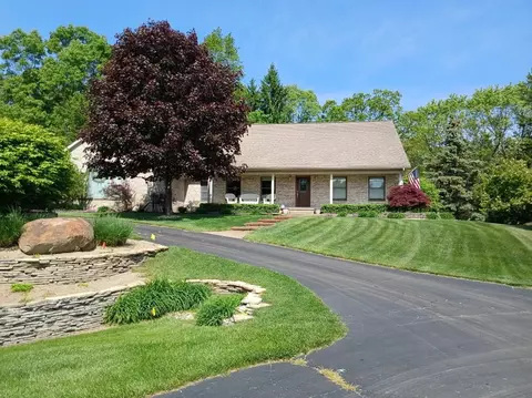 324 Creeks Edge, Orion, MI 48362