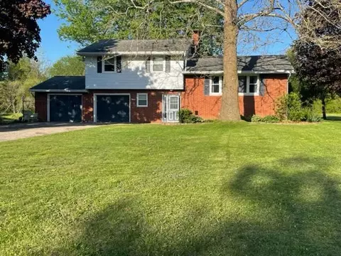 2937 Lorraine St, Marlette, MI 48453