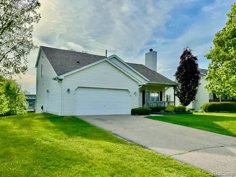 854 Inverness Dr, Oxford, MI 48371
