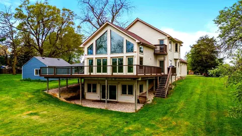 11099 N Fenton Rd, Fenton, MI 48430