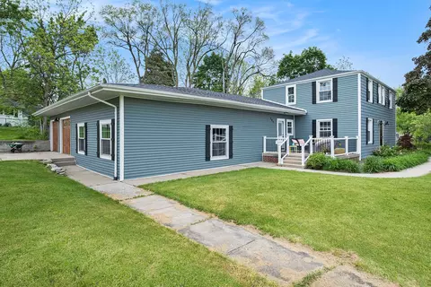 205 Perry Rd, Grand Blanc, MI 48439