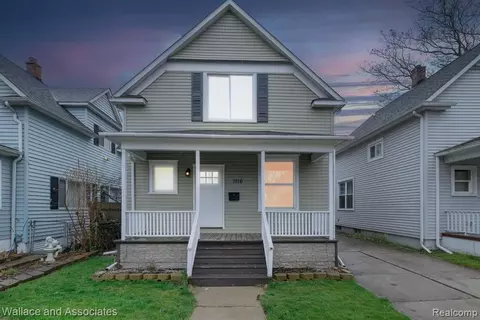 1116 Stanton St, Port Huron, MI 48060