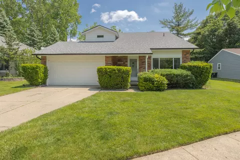 24556 Park Ridge Crt Ct, Novi, MI 48375