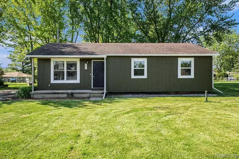 2201 Wiggins Rd, Fenton, MI 48430