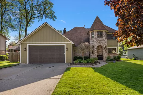 39224 Camp St, Harrison, MI 48045