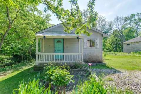 9587 Portage Trl, White Lake, MI 48386