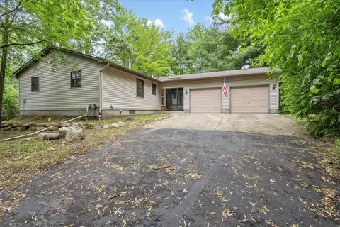 3553 N Shimmons Cir, Auburn Hills, MI 48326