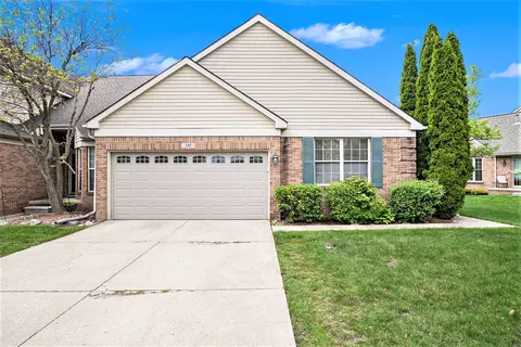 245 Carson Dr, Westland, MI 48185