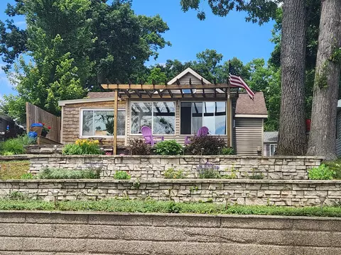 6372 Island Lake Dr, Green Oak, MI 48116